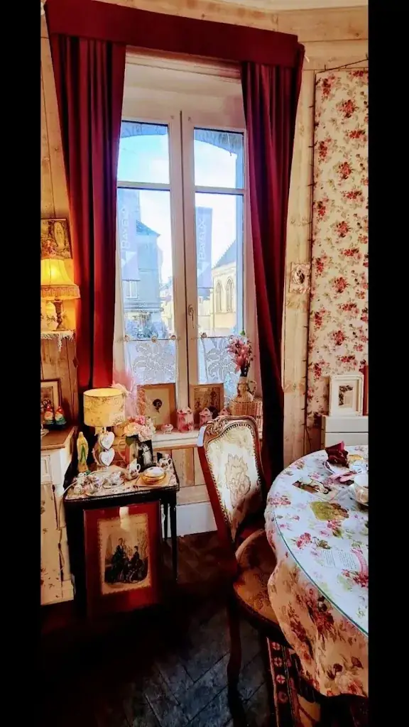 Les Volets Roses_Bayeux_slider_image_2