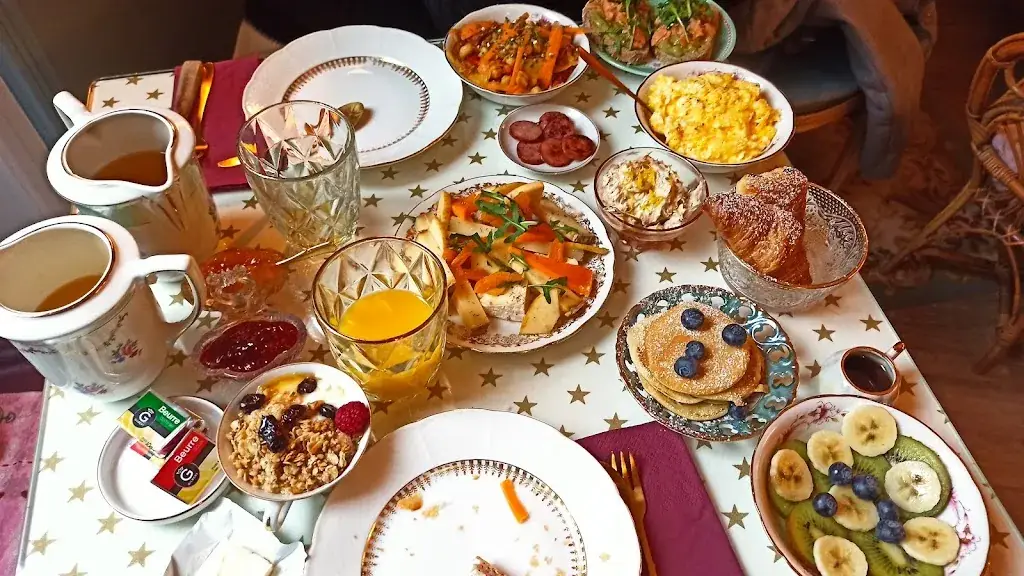 Les Volets Roses_Bayeux_slider_image_3