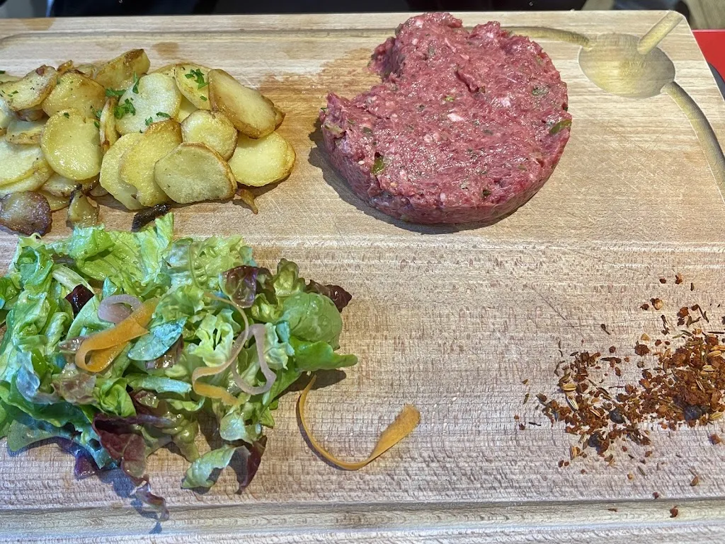 Le Volet Qui Penche_Bayeux_slider_image_2