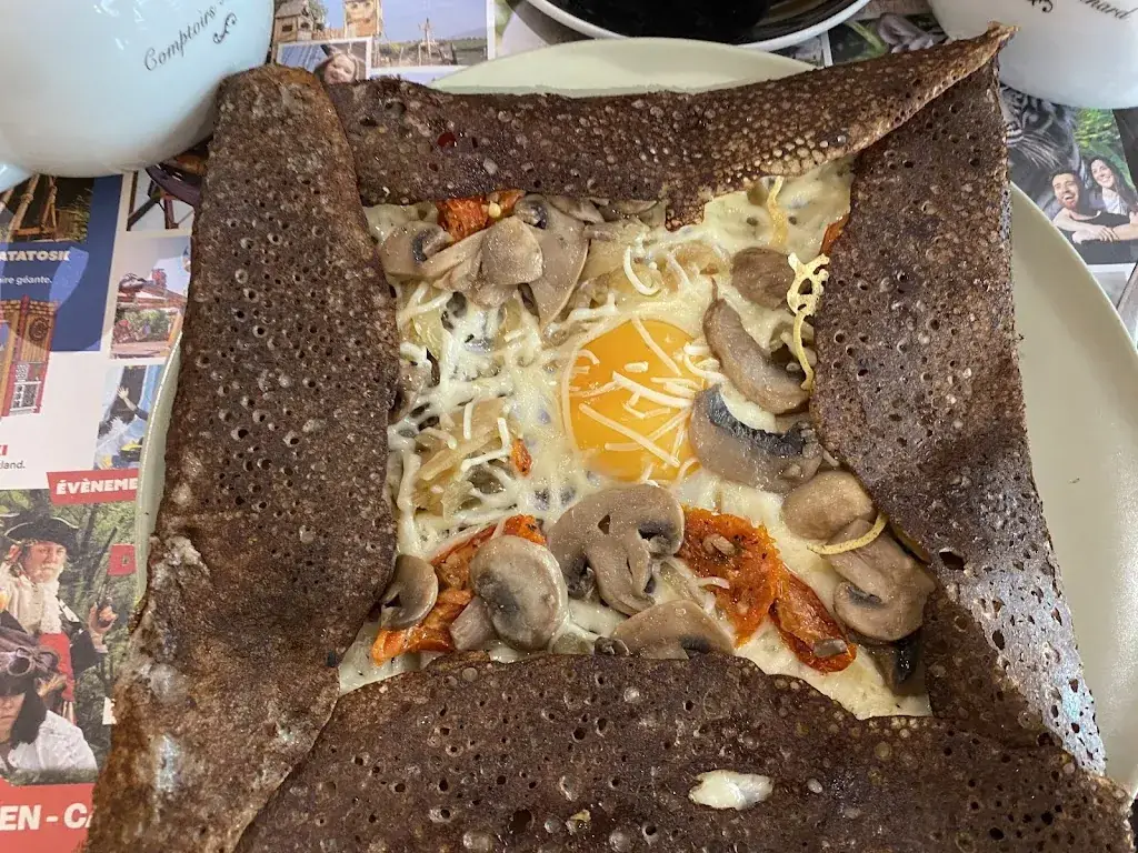 Emma Nugent_Pourquoi Pas_Bayeux_review