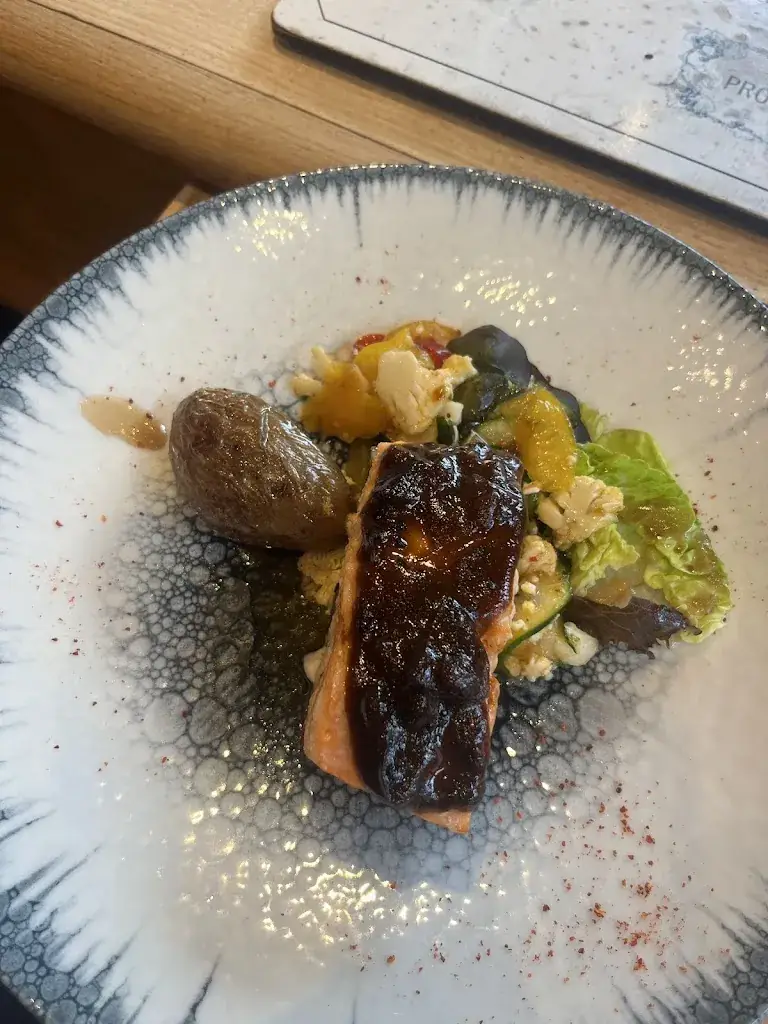 Katie Young_Le Bouchon_Bayeux_recensione