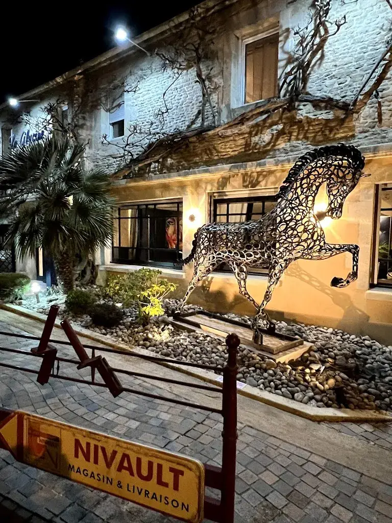 Hôtel Restaurant Spa La Glycine ristorante a Bénouville