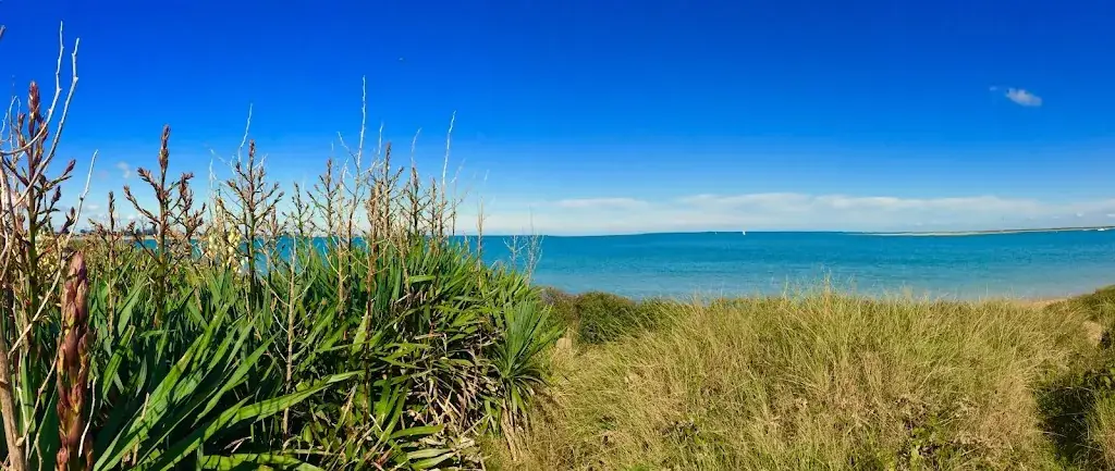 Gilles Payelle_LE BEGUIN DES MERS_Bénouville_review