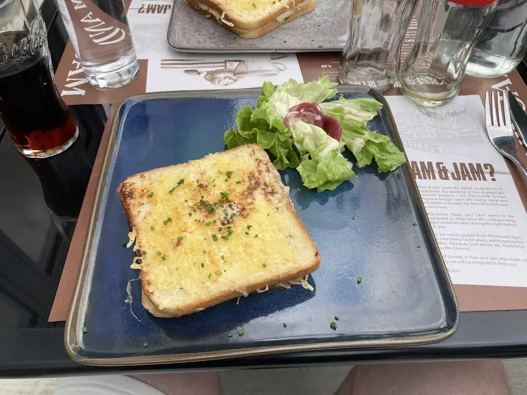 Christopher Hood_Crêperie Ham and Jam_Bénouville_review