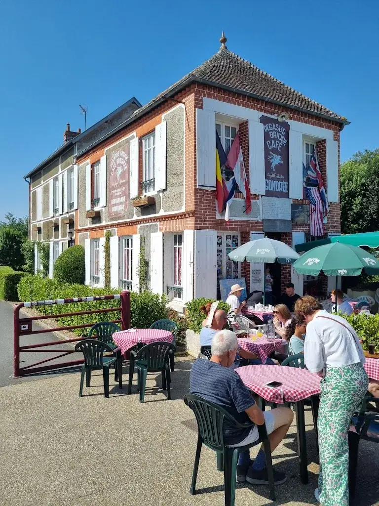 Café Gondrée_Bénouville_slider_image_2