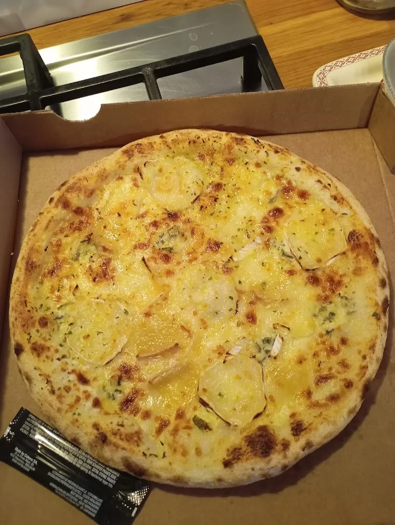 Karline Desloges_Chez Fratelli_Bellengreville_review