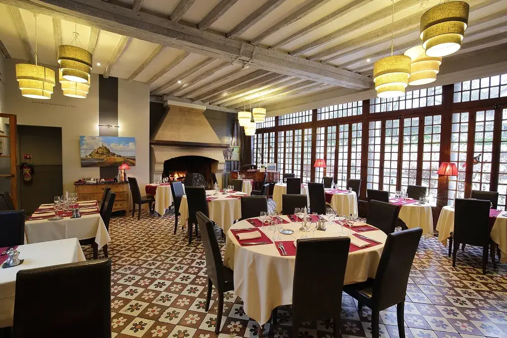 Hôtel-Restarant Relais Saint Louis Logis restaurant in Bellême