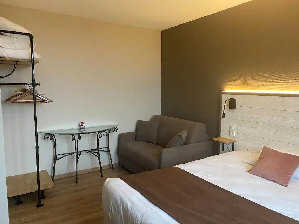 Logis Hôtel Restaurant L'Escale_Bellême_slider_image_3