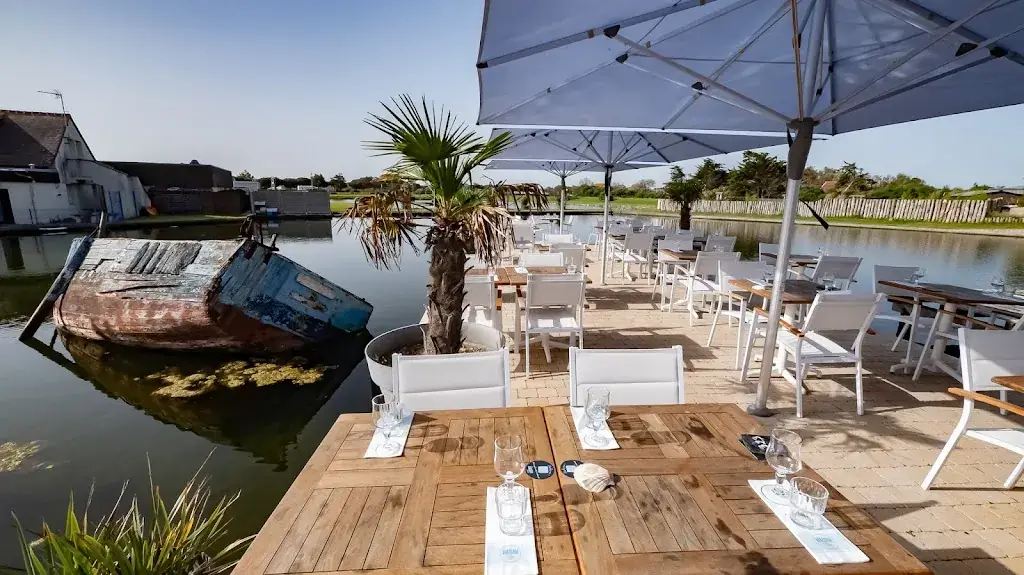 Restaurant La Maison Bleue restaurant in Courseulles-sur-Mer