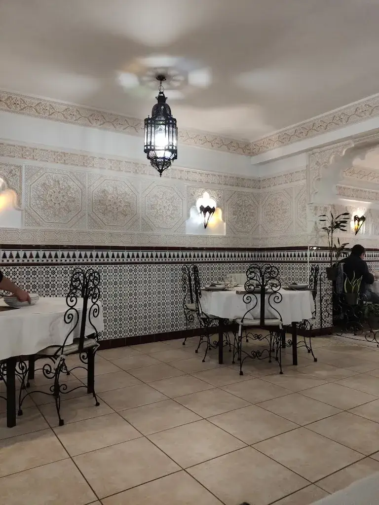 Le Dattier Hefsi restaurante en Bernay