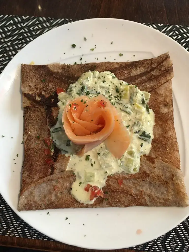 Emily_La Crêpe d'Or_Bernay_review