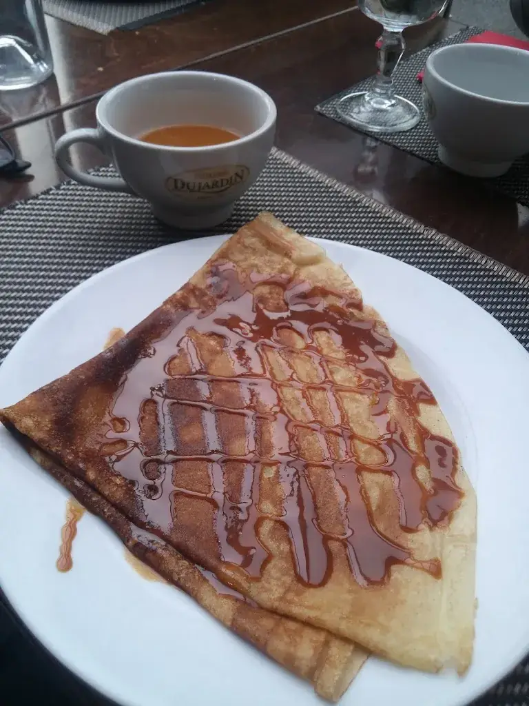 Giovanni Campagnoli_La Crêpe d'Or_Bernay_review