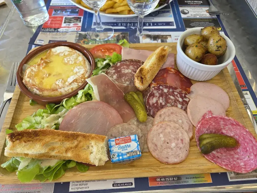 Nadège Tango_Le Repère_Courbépine_review