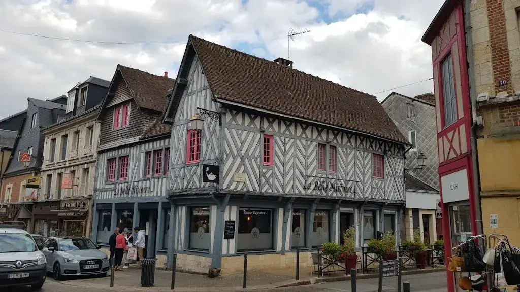 Oliver Serious_La Belle Histoire_Bernay_review