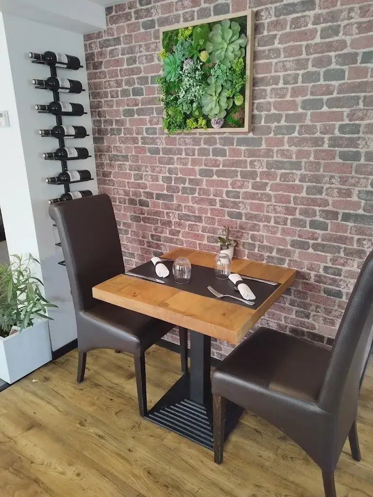 Le restaurant de la charentonne restaurant in Bernay