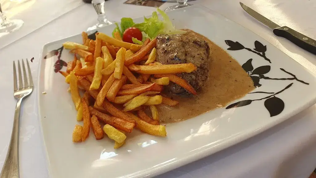 Andy Stevens_La Fontaine_Bernay_review