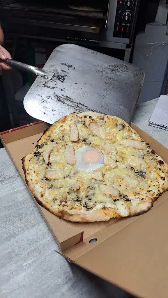 Pizza Foly's_Gannat_slider_image_3