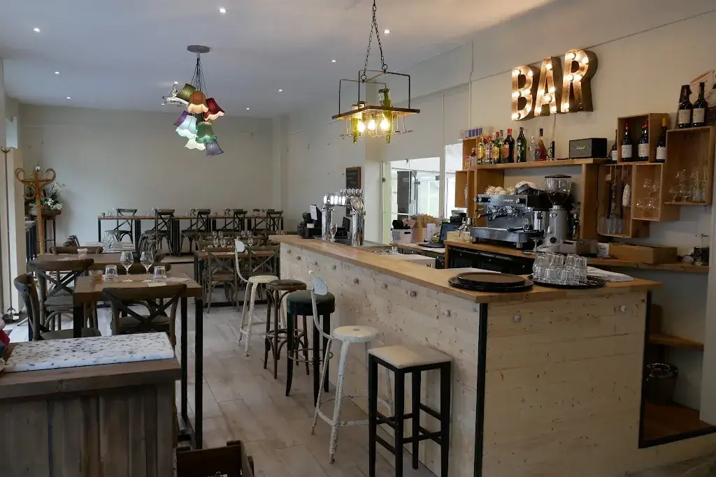 Les Soeurs Pinard Restaurant in Lisieux