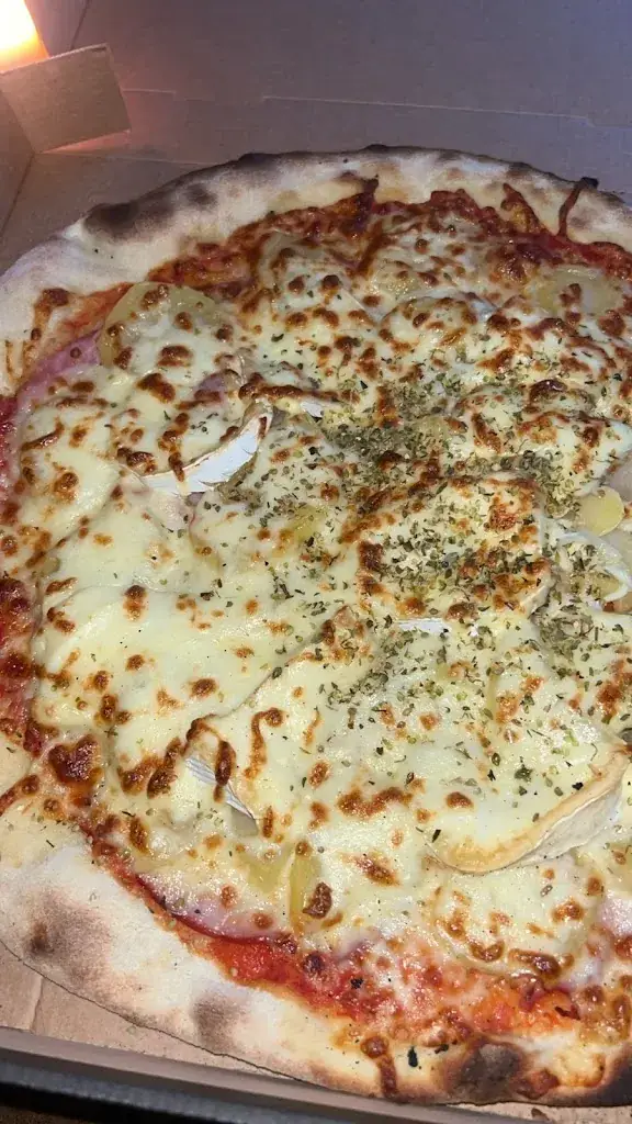 Kaitlyne pestel_Le Borsalino_Lisieux_review