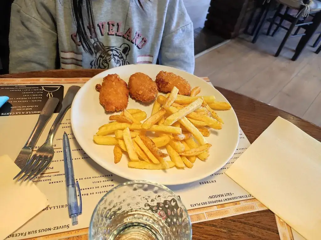 fernando bernardo_Goutu_Lisieux_review