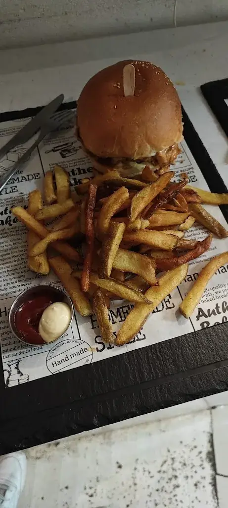 Neel S_BURGER CITY_Lisieux_Bewertung