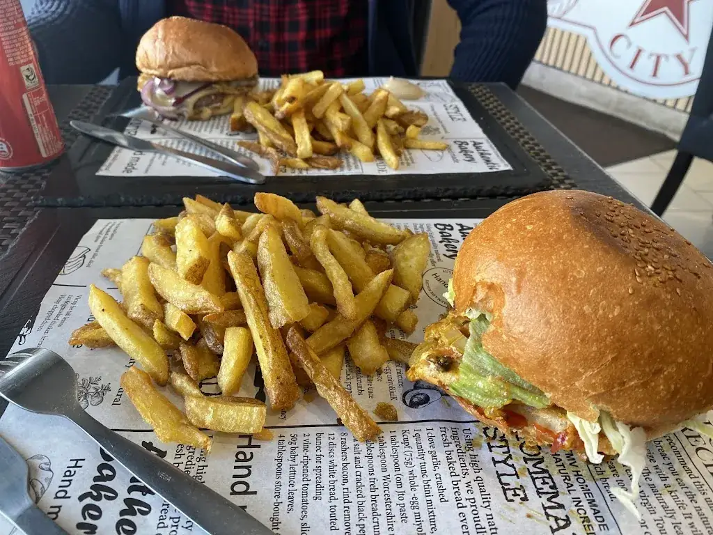 Tiffany Fraser_BURGER CITY_Lisieux_Bewertung