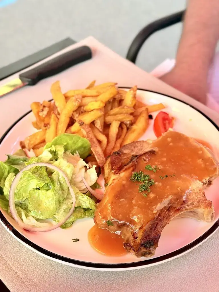 Le Restaurant @ Hôtel Restaurant Logis La Coupe D'or Lisieux_Lisieux_slider_image_3