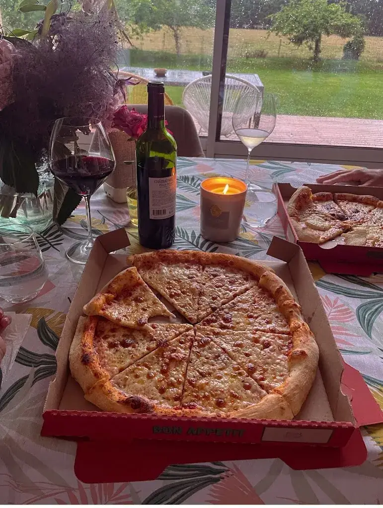 Zlata Roucher_Una Pizza Di Napoli_Beuzeville_review