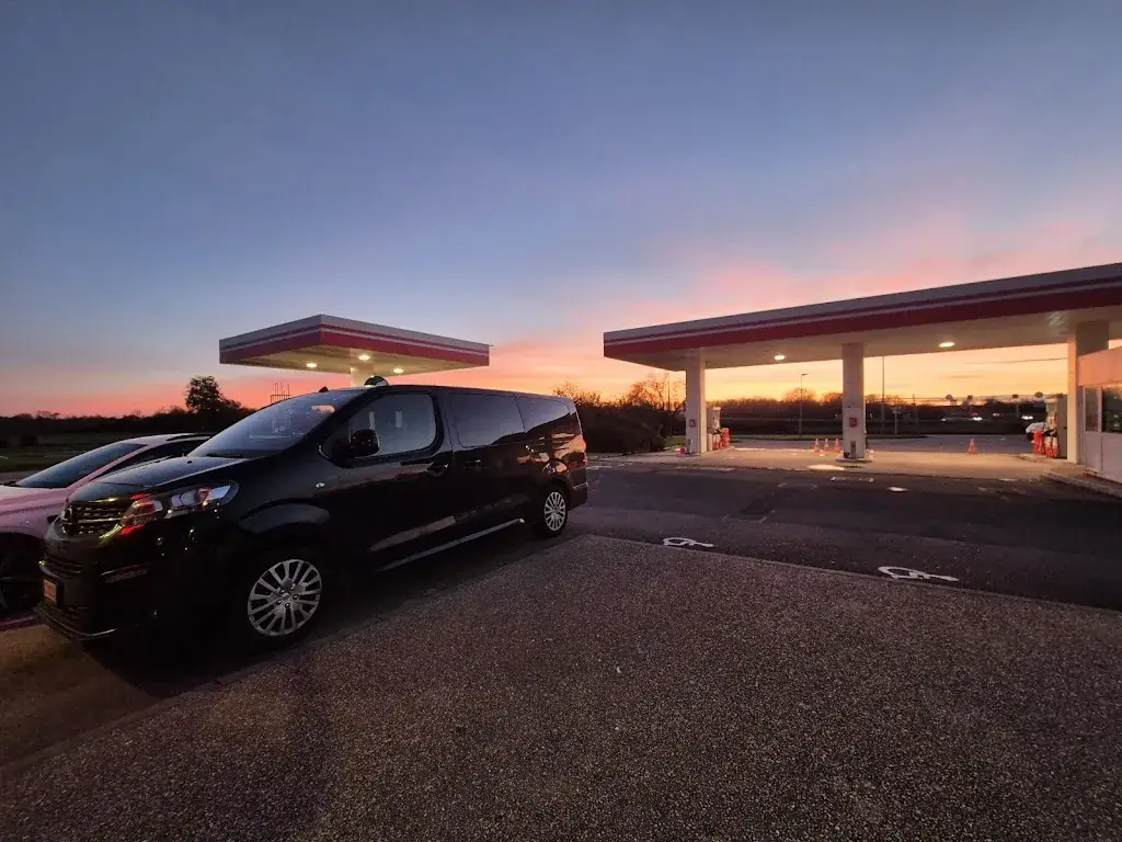 Edward Costales_Aire De Beuzeville Sud_Beuzeville_review