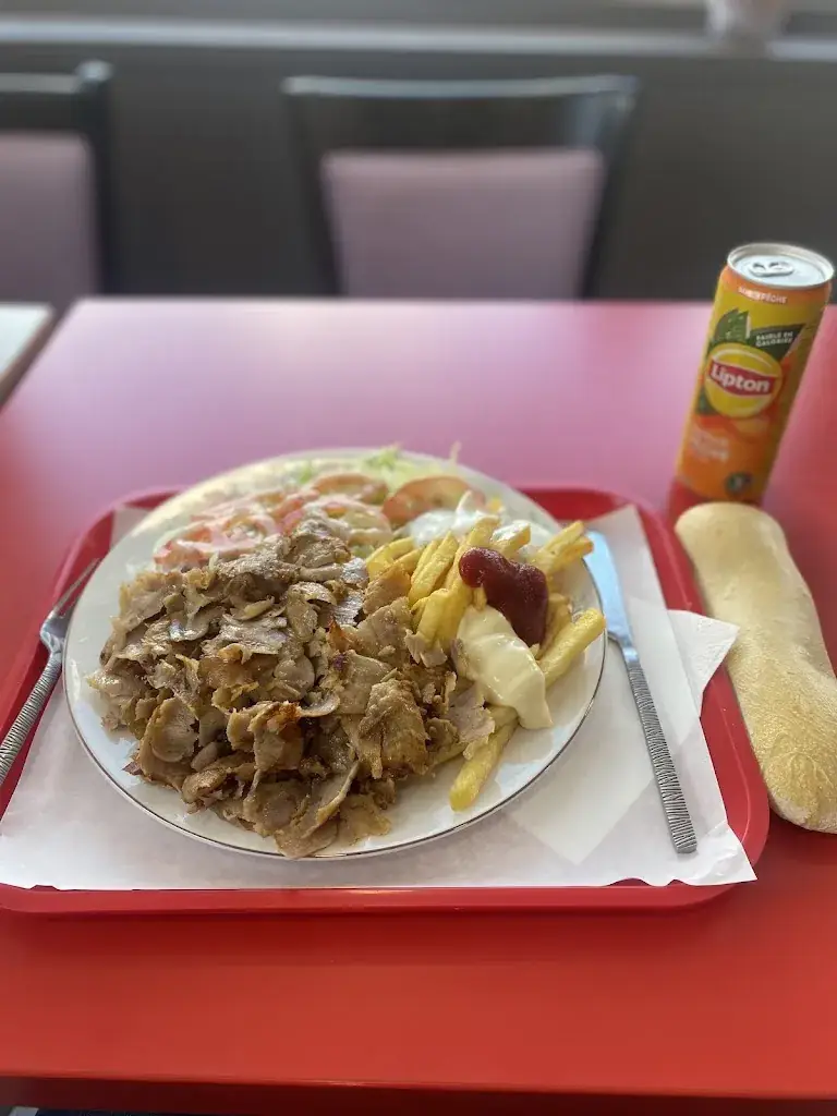 Петро Шмідт_Kebab istanbul_Beuzeville_review