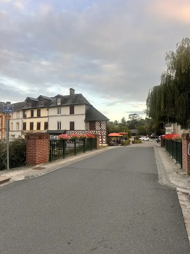 Jamilla Wed_La Picota_Bonneville-la-Louvet_review