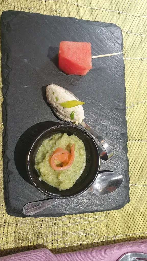 Maz Ironside_Restaurant l'EVEREST à Firminy_Firminy_review