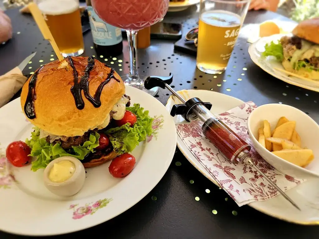 Mamie Louise_Honfleur_slider_image_2