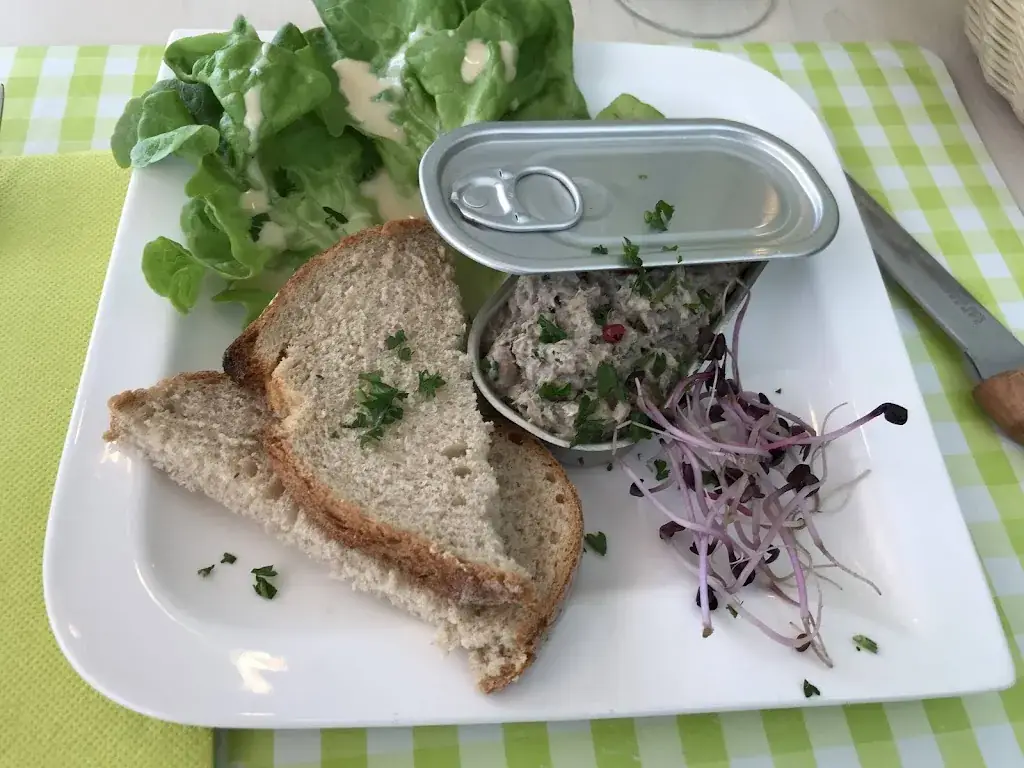 Neng Stella Olipe_Coup de Fourchette -_Rivière-Saint-Sauveur_review