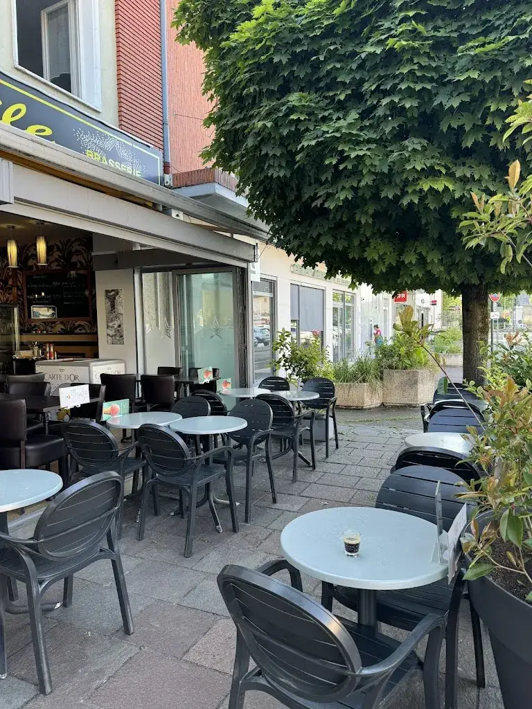 Brasserie de l'Etoile Bar Restaurant in Gisors