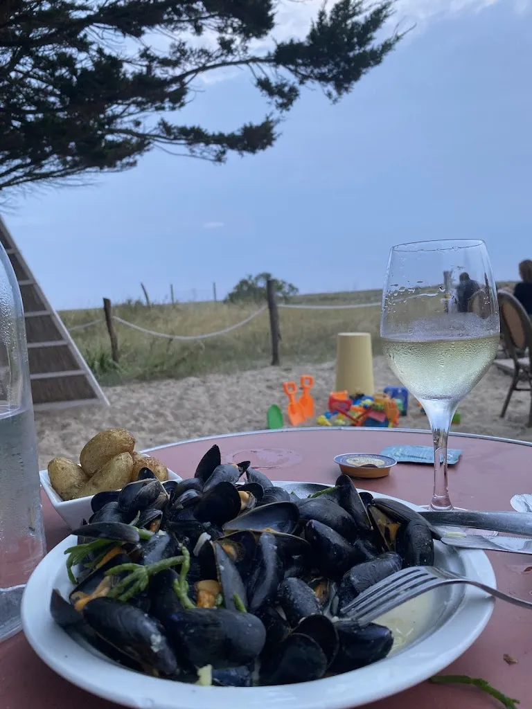 Hazal USTUNDAG_La Vieille Digue_Blainville-sur-Mer_recensione