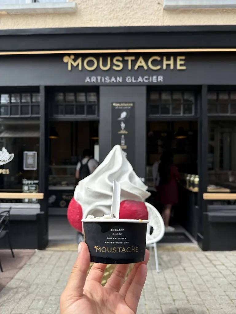 Emilie P._Glaces Moustache-Artisan Glacier_Blonville-sur-Mer_review