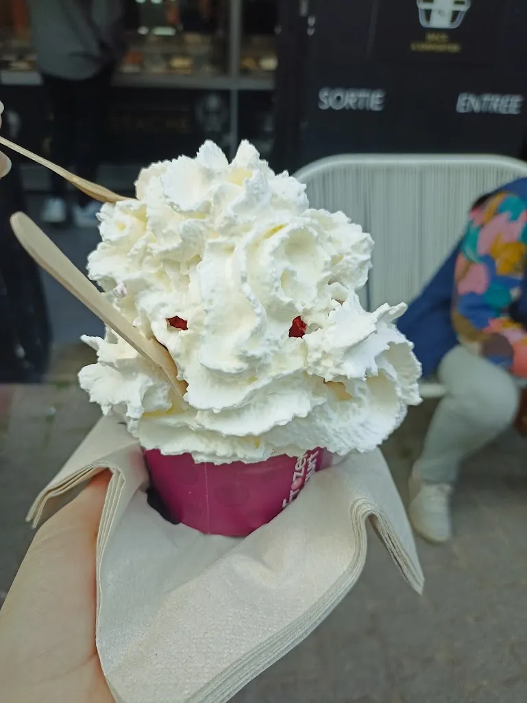 Amalya_Glaces Moustache-Artisan Glacier_Blonville-sur-Mer_review