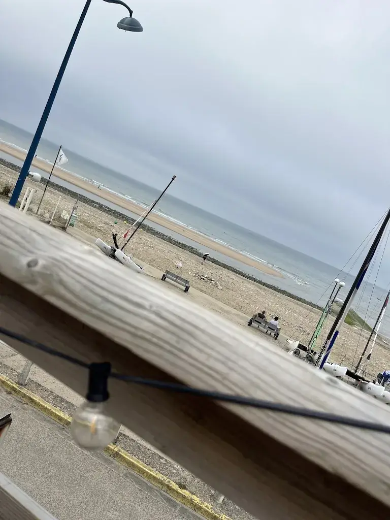 Loic Stunt_LITTLE MANJO LA PLAGE_Villers-sur-Mer_review