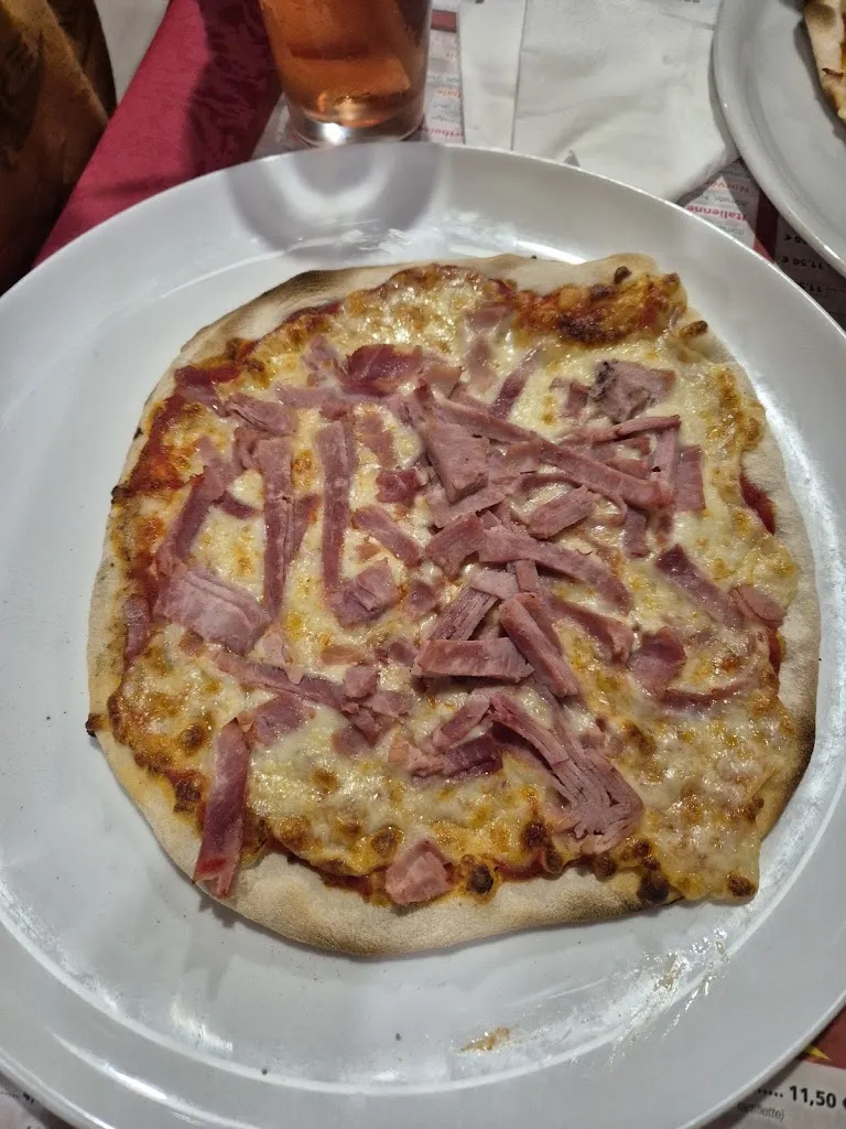 Pizzeria del pierrot_Bourth_slider_image_3