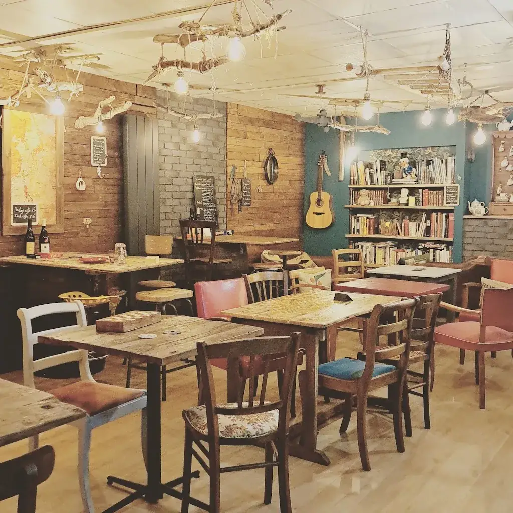 Le p'tit salon restaurant in Bourg-Achard