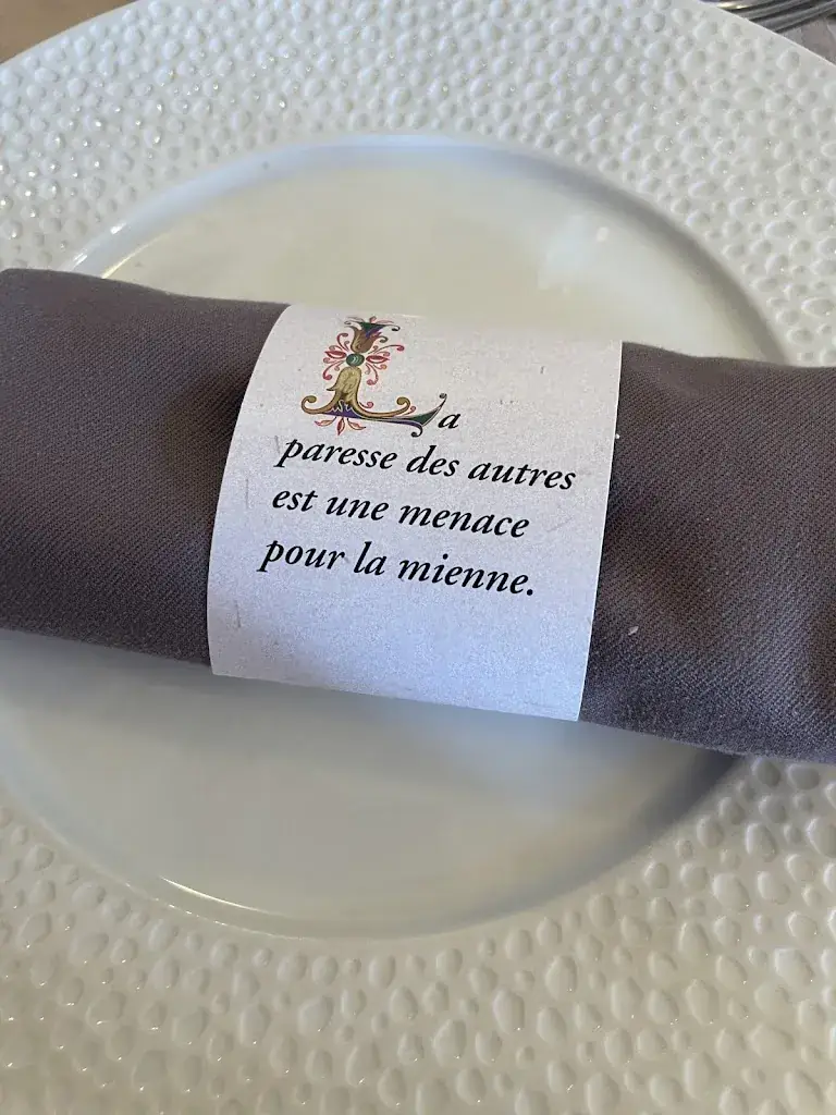 Renée Champagne_L'Hermitage_Londe_review