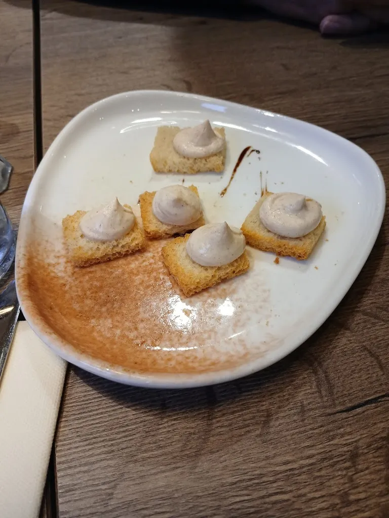 Mlaure Robert_Le Mess_Bretteville-sur-Odon_review