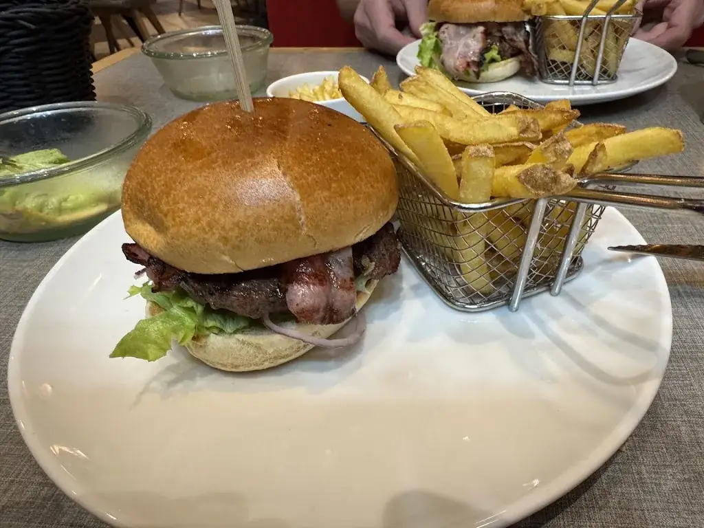 Martin Kaduk_Courtepaille_Bretteville-sur-Odon_review