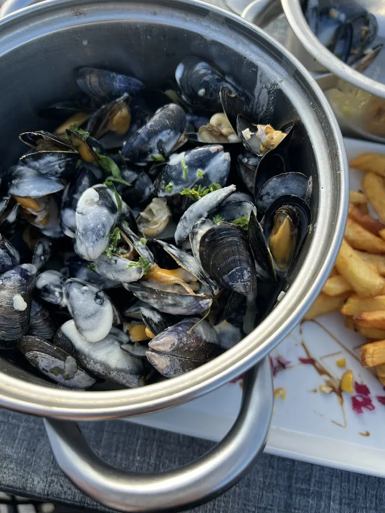 Kvitka Pryhoda_La Cave du Salut_Fécamp_review