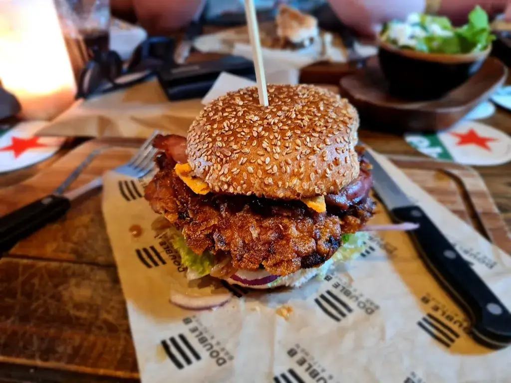 Sean De Scheemaecker_DD BURGER_Breteuil_review