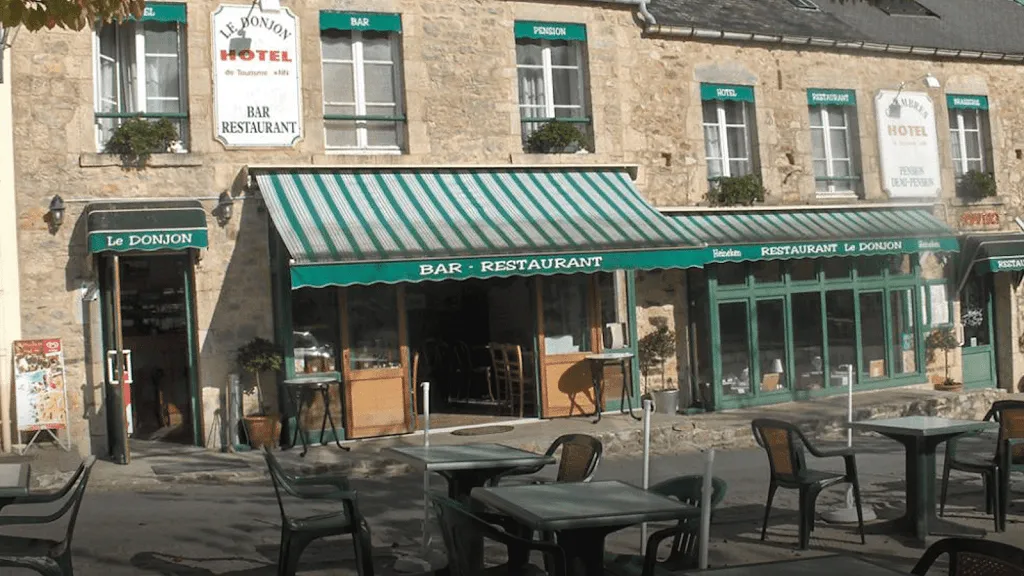Le donjon hôtel restaurant restaurant à Bricquebec-en-Cotentin