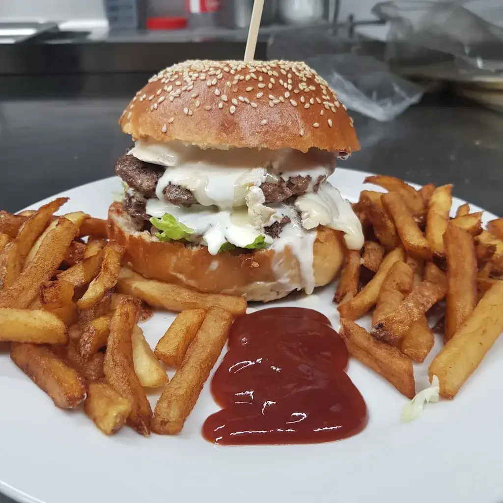 Café de Paris bar restaurant français burger french tacos kebab_Bricquebec-en-Cotentin_slider_image_2