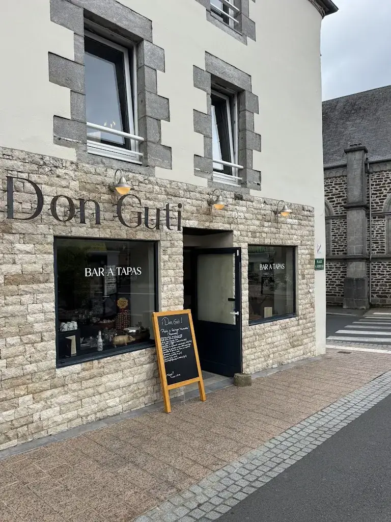 Justina Loschen_DON GUTI_Bréhal_review