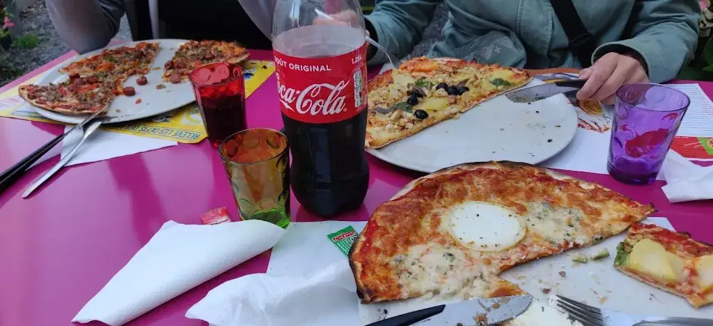 M Pizza_Bréhal_slider_image_2